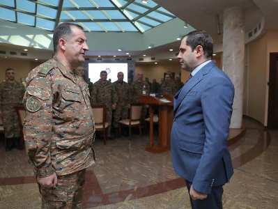 Սուրեն Պապիկյանը կարևորել է զորքերում մարտունակության շարունակական բարձրացումը, առաջնագծի կահավորումը