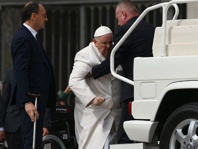 Папа Франциск провел ночь в римской больнице, после госпитализации с респираторной инфекцией