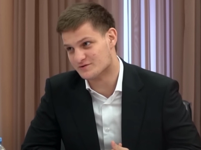 Сын главы Чечни Кадырова прилетел в Азербайджан