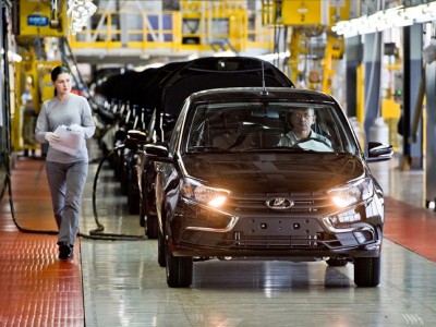 «АвтоВАЗ»: Бесперебойное производство полнокомплектных автомобилей Lada с мая станет невозможным