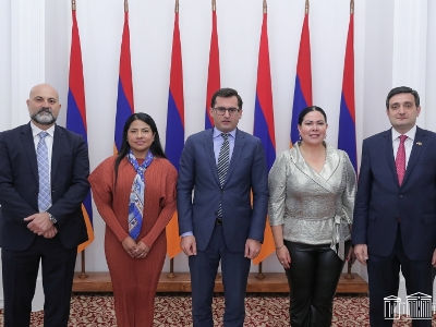 Հակոբ Արշակյանը հուշամեդալներ է հանձնել մեքսիկացի պատգամավորներին` Ցեղասպանության ճանաչմանն օժանդակելու համար