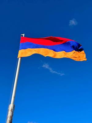 Հայ-թուրքական սահմանին՝ Խարկով գյուղում, եռագույն է տեղադրվել