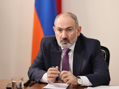 Նիկոլ Փաշինյանի ուղղությամբ անձրեւանոց նետած կինը Բերձորից տեղահանված է. Մալիշկայում վարձով է ապրում