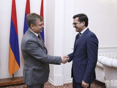 Вице-спикер НС Армении представил послу Молдовы детали азербайджанской провокации у села Тех