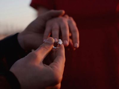 Австралиец инсценировал похищение девушки, чтобы сделать ей предложение
