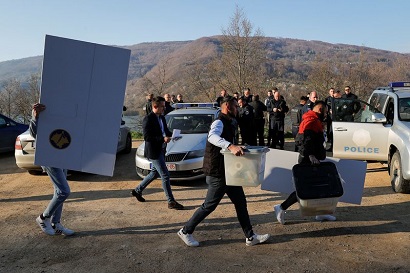Kosovo Serbs boycott local elections