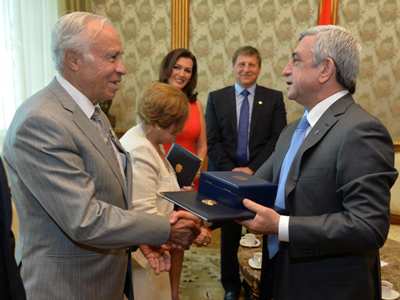 Սերժ Սարգսյանը ցավակցություն է հայտնել ամերիկահայ անվանի բժիշկ-բարերար Վարդգես Նաջարյանի մահվան կապակցությամբ
