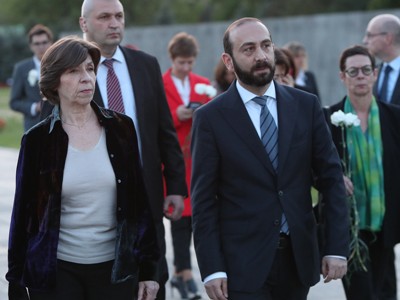 Armenian and French Foreign Ministers Visit Armenian Genocide Memorial