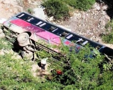 18 dead after tourist bus falls into ravine in Mexico