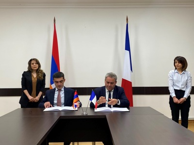 Karabakh FM, head of France’s Hauts-de-France regional council sign joint statement