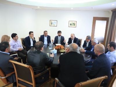 Էկոնոմիկայի փոխնախարարը հանդիպում է ունեցել պտուղ-բանջարեղեն և խաղող վերամշակող ընկերությունների ներկայացուցիչների հետ
