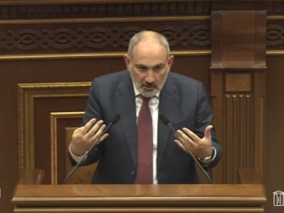Դուք էլ եք խնջույքներ անում, ձեր խմբակցությունն էլ. լավ էլ քեֆ եք անում, ուրախանում եք. Փաշինյանը՝ Խաչատրյանին