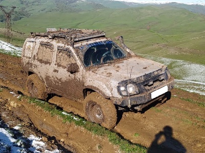 Ենոքավանից Աչաջուր ճանապարհին «Nissan Xterra»-ն մոտ 40 մետր դուրս է եկել ճանապարհից ու խափանվել. Փրկարարներ են եկել
