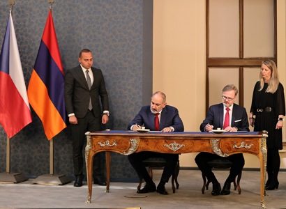 Nikol Pashinyan and Petr Fiala sign a joint Declaration