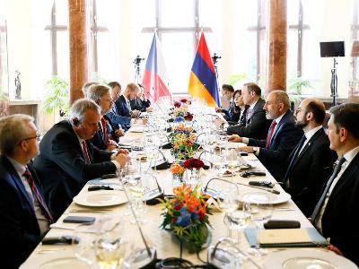 ԱԺ պատգամավորները Փաշինյանի գլխավորությամբ հանդիպել են Չեխիայի խորհրդարանի նախագահի հետ