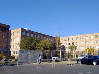 В состоянии здоровья ребенка, выбросившегося с 4-го этажа в Ереване, есть изменение