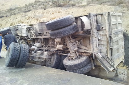 Truck carrying Azerbaijanis overturns in Karabakh, there are dead