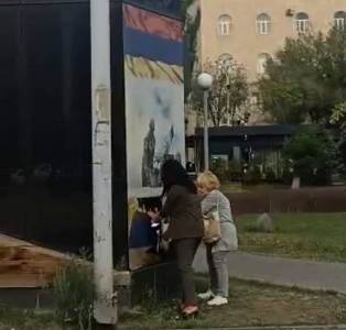 2 women tear Karabakh flag in downtown Yerevan (VIDEO)