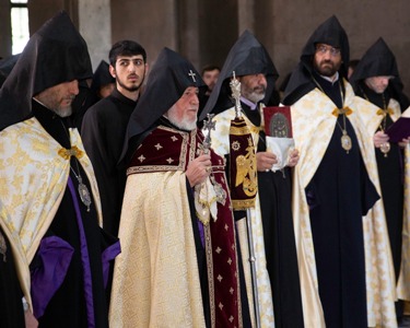 Католикос всех армян отслужил молебен за мир