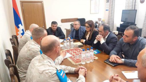 В Минобразования Арцаха прошла встреча с руководителем центра гуманитарного реагирования РМК