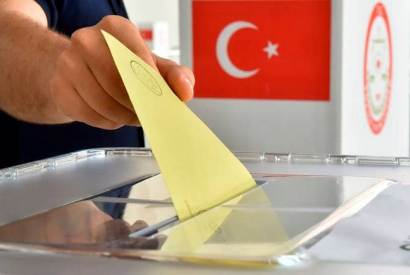 Member of Erdogan's party dies near ballot box
