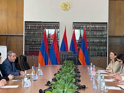 US ambassador discusses Armenia judicial system (PHOTOS)