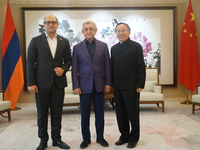 Հայաստանում Չինաստանի դեսպանի հրավերով՝ Սերժ Սարգսյանն այցելել է դեսպանություն