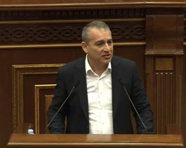 Բա որ պետությունն ուղղորդում, պատվերներ է տալիս, էդ ո՞նց է, որ դատարանը բաց է թողնում. Խաչատրյանը՝ Մանուկյանին