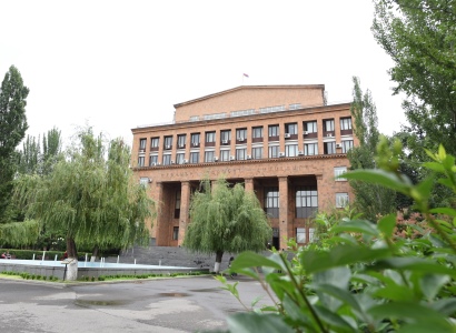 ԵՊՀ Տնտես․ և կառ․ ֆակուլտետի դեկանը, նաեւ նույն ֆակուլտետի ամբիոնի դոցենտը կալանավորվել են