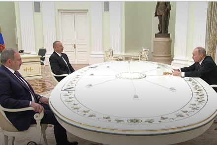 Путин: Отношения Армении и Азербайджана развиваются на принципах равноправия