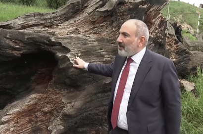 Никол Пашинян посетил одного из пациентов медцентра «Наири»