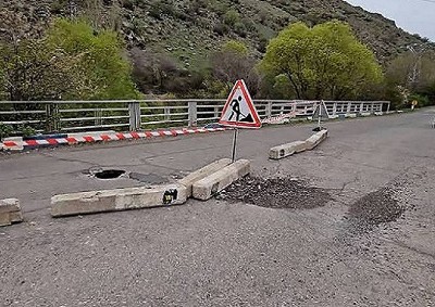 На мосту через реку Ехегис восстановлено двустороннее движение