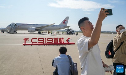 Китайский пассажирский самолет C919 совершил свой первый коммерческий рейс