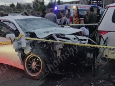 Toyota corolla-ն եւ Hyundai-ն բախվել են իրար. կան վիրավորներ. Shamshyan.com