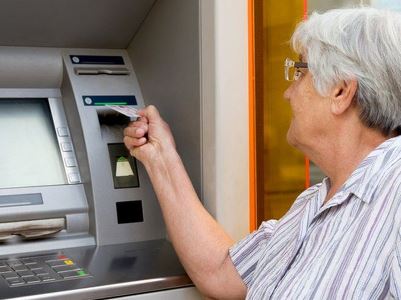 Министр: Армянским пенсионерам уже возвращено около 4,5 млрд. драмов в виде кэшбекa