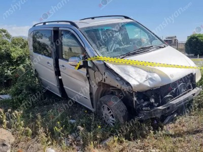 shamshyan.com: 5 injured after passenger van, car collide near Armenia village