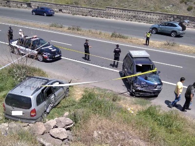 Երևան-Սևան ճանապարհին բախվել են «Lexus»-ը եւ երկու «Opel Zafira»-ները. Կա վիրավոր