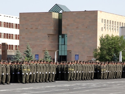 Власти Армении решили слить два военных вуза страны