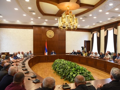 Karabakh president meets with freedom fighters, Afghan War veterans, army reserve officers