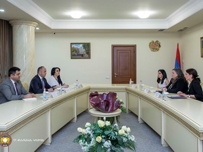 ՔԿ նախագահի տեղակալը եւ ՀՀ-ում ԱՄՆ հյուպատոսը քննարկել են ուղիղ հաղորդակցության զարգացման հարցը