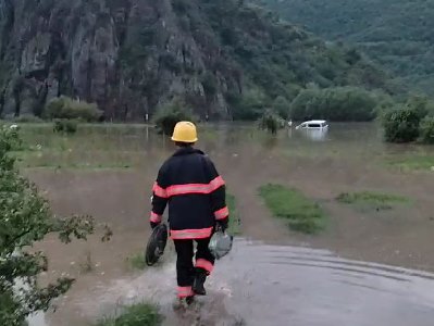 «Կուրթանի ձոր»-ում ավտոմեքենան արգելափակվել է ցեխակույտում. փրկարարները դուրս են բերել վարորդին և հինգ ուղևորներին