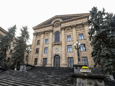 Парламент Армении принял поправки к закону «О безопасности пищевой продукции»