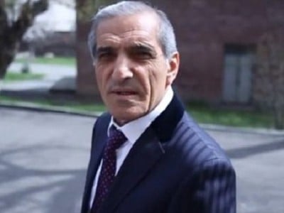 «Ժողովուրդ». ԱԺ նախկին պատգամավոր Մելիք Մանուկյանի՝ Շշի Մելոյի եւ ՔՊ-ի «ջերմացումն» ու մահակ պահվող քրեական գործը