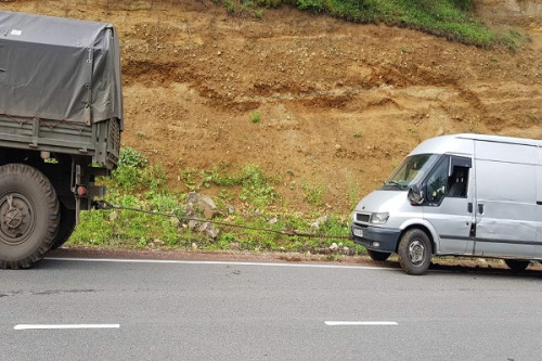 Car falls into gorge in Syunik Province