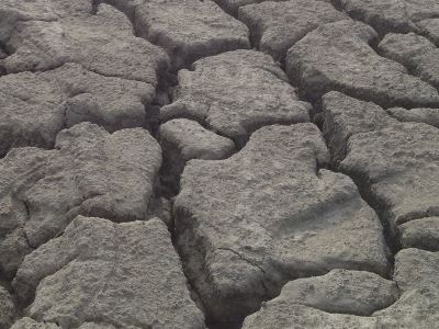Researchers create material that absorbs moisture in drought