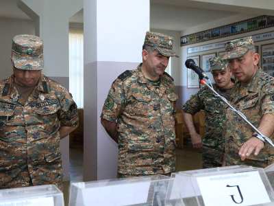 ԳՇ պետ Էդվարդ Ասրյանն այցելել է կենտրոնական հավաքակայան եւ ստուգատես անցկացրել