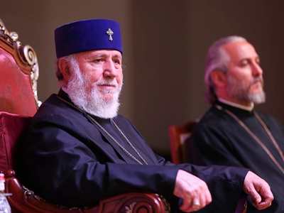 Կաթողիկոսն ընդունել է ԵՊՀ Արևելագիտության ֆակուլտետի շրջանավարտ ուսանողներին և պրոֆեսորադասախոսական անձնակազմին