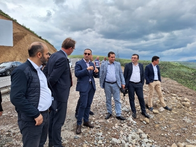 ԵԽ պատգամավորը այցելել է Լաչինի միջանցքի սկզբնամաս, հանդիպել է Արցախի բժիշկներին, որոնք չեն կարողանում վերադառնալ ԼՂ