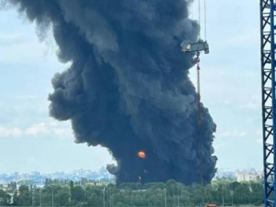 В Воронеже горит нефтебаза