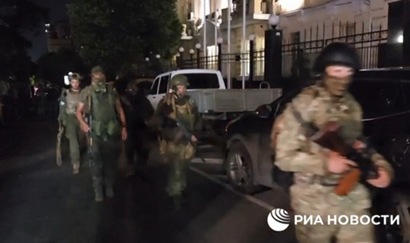 Бойцов ЧВК «Вагнер» провожают из Ростова-на-Дону аплодисментами